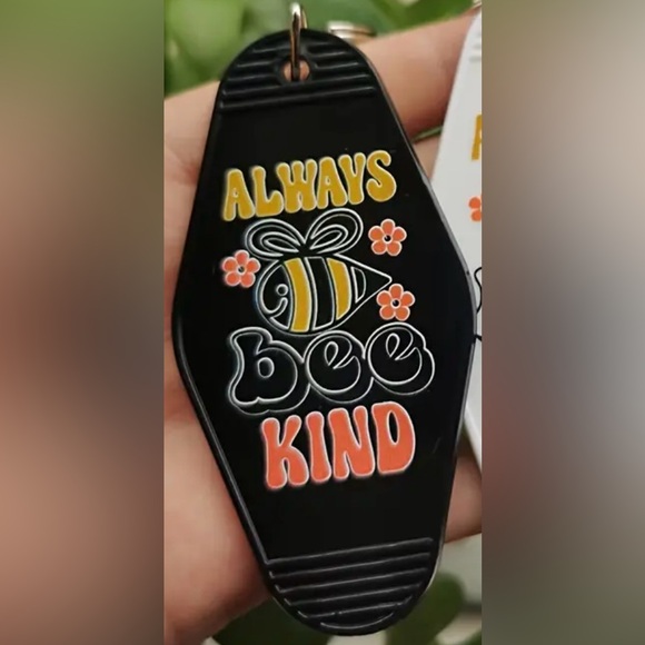 ALWAYS BEE KIND KEYCHAIN ๐ - Picture 3 of 3